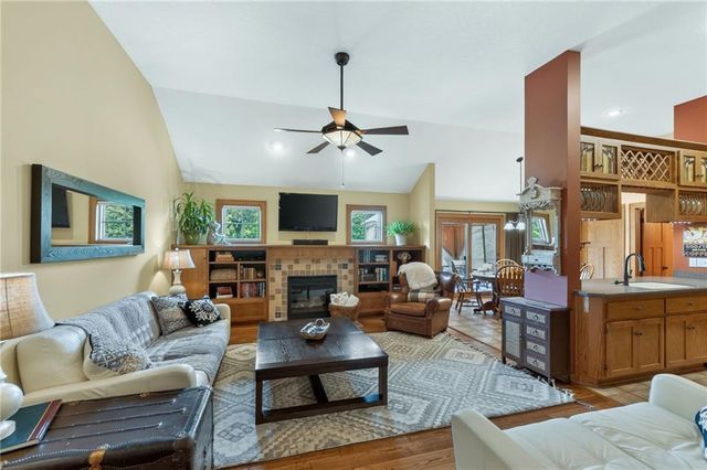 2301 Woodland Circle, Kearney, MO 64060