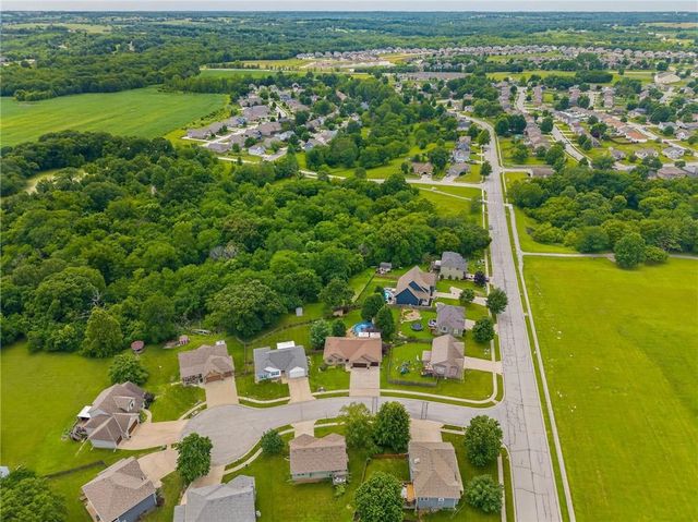 2301 Woodland Circle, Kearney, MO 64060