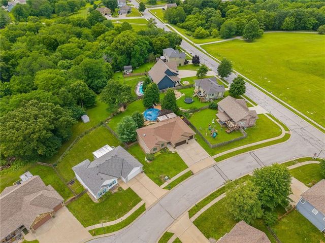 2301 Woodland Circle, Kearney, MO 64060