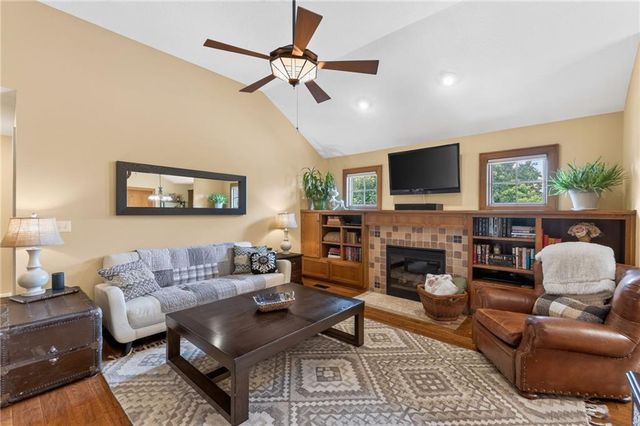 2301 Woodland Circle, Kearney, MO 64060
