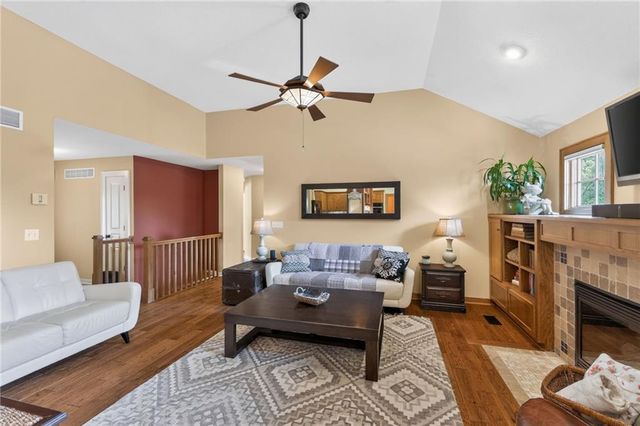 2301 Woodland Circle, Kearney, MO 64060