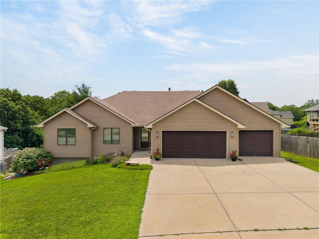 2301 Woodland Circle, Kearney, MO 64060
