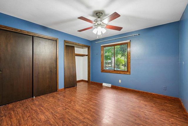 1830 Davis LANE, Waukesha, WI 53189