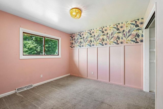 1830 Davis LANE, Waukesha, WI 53189