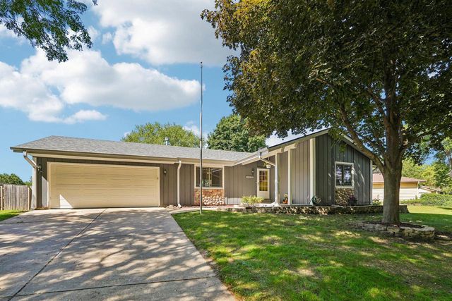 1830 Davis LANE, Waukesha, WI 53189