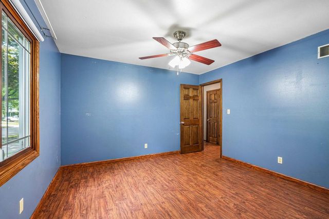 1830 Davis LANE, Waukesha, WI 53189
