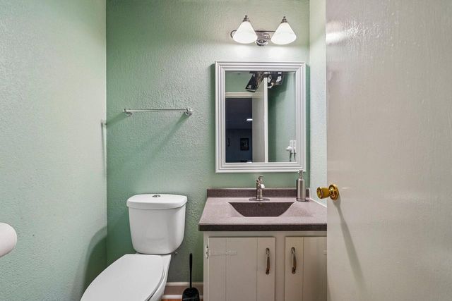 1830 Davis LANE, Waukesha, WI 53189