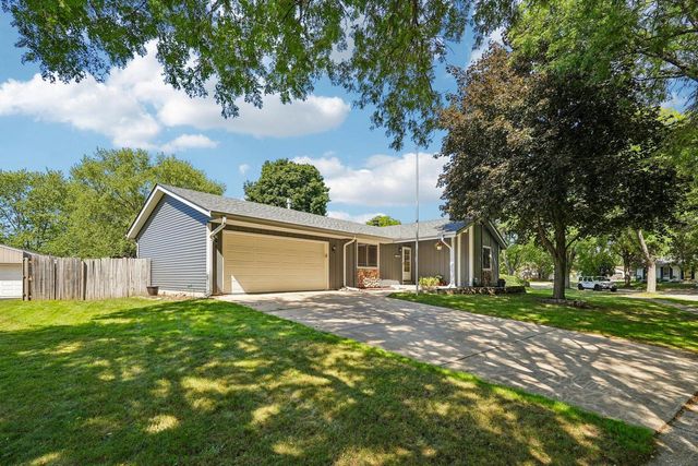 1830 Davis LANE, Waukesha, WI 53189