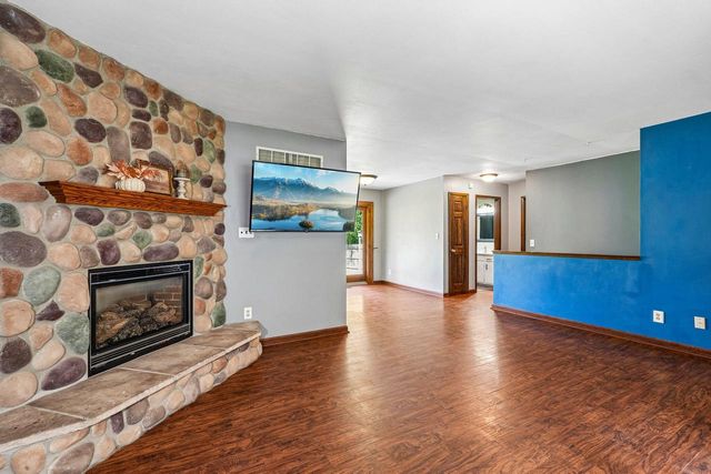 1830 Davis LANE, Waukesha, WI 53189