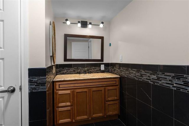212 Kings Row, Marietta, GA 30067