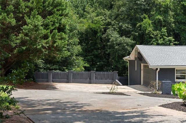 212 Kings Row, Marietta, GA 30067