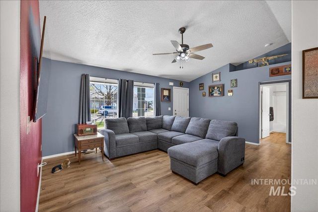 3408 S Michigan Ave, Caldwell, ID 83605
