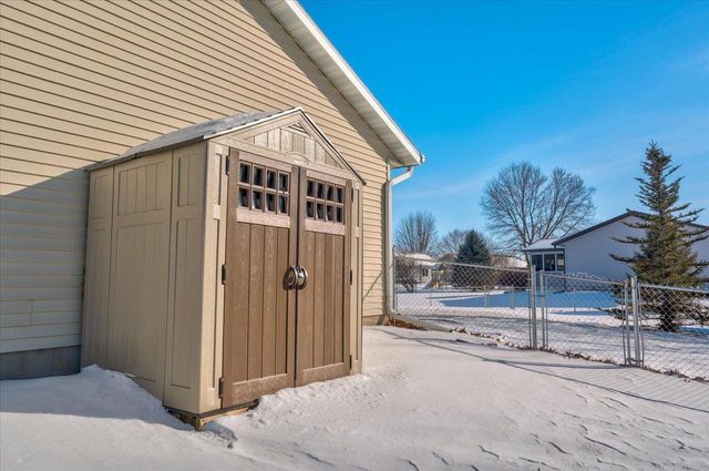 226 Bowlavard Avenue, Belleville, WI 53508