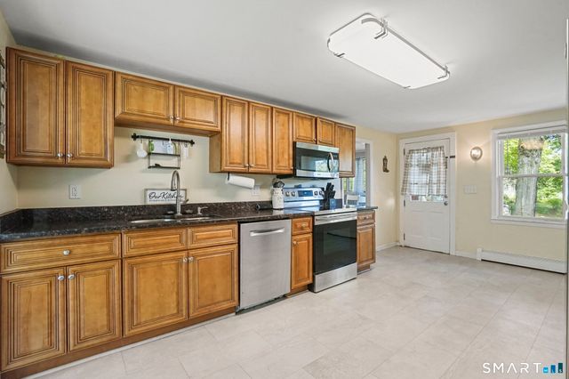 27 Bevin Boulevard, East Hampton, CT 06424