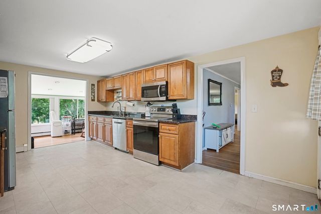 27 Bevin Boulevard, East Hampton, CT 06424