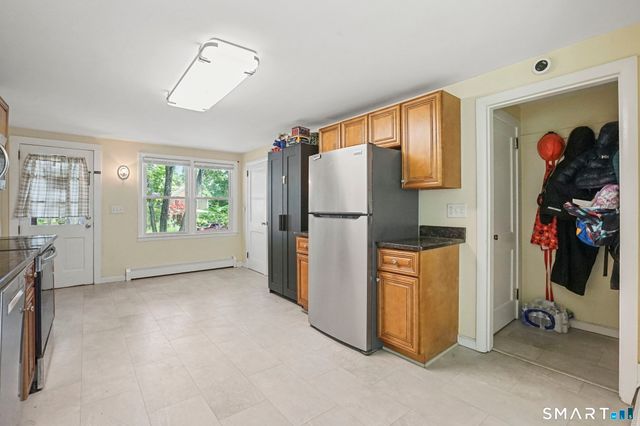 27 Bevin Boulevard, East Hampton, CT 06424