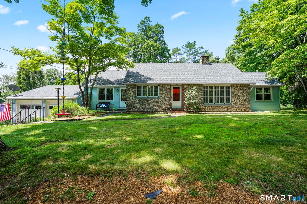 27 Bevin Boulevard, East Hampton, CT 06424
