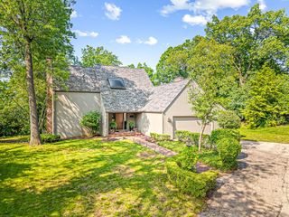 2307 Stoneridge Close, Rockford, IL 61107