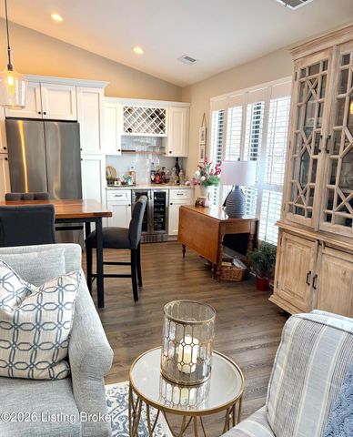 1277 Parkway Gardens Ct 211-C, Louisville, KY 40217