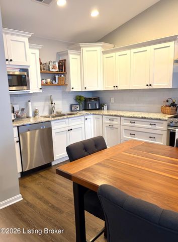 1277 Parkway Gardens Ct 211-C, Louisville, KY 40217