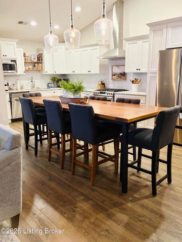 1277 Parkway Gardens Ct 211-C, Louisville, KY 40217