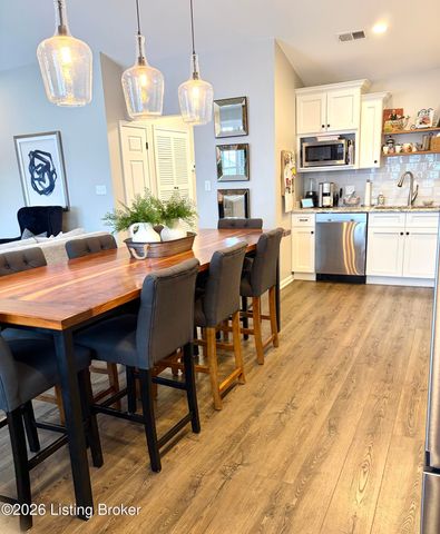 1277 Parkway Gardens Ct 211-C, Louisville, KY 40217