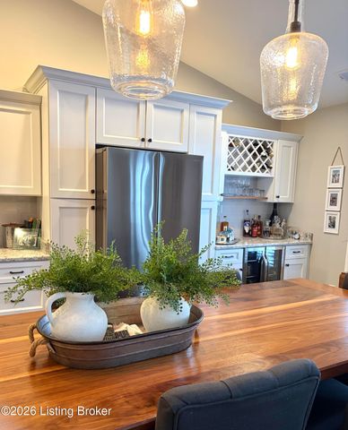 1277 Parkway Gardens Ct 211-C, Louisville, KY 40217