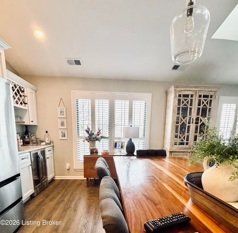 1277 Parkway Gardens Ct 211-C, Louisville, KY 40217