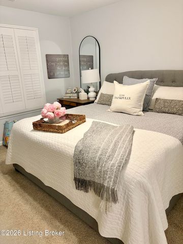 1277 Parkway Gardens Ct 211-C, Louisville, KY 40217