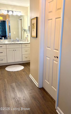 1277 Parkway Gardens Ct 211-C, Louisville, KY 40217