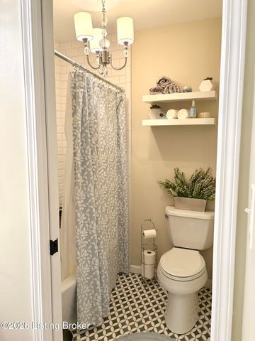 1277 Parkway Gardens Ct 211-C, Louisville, KY 40217