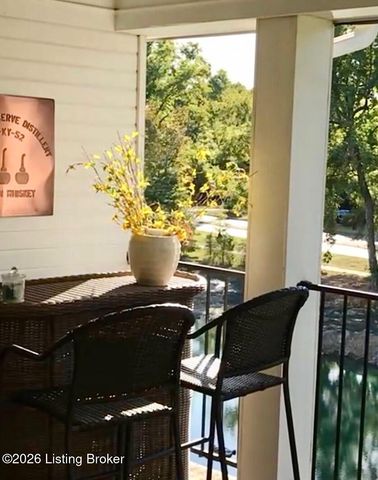 1277 Parkway Gardens Ct 211-C, Louisville, KY 40217