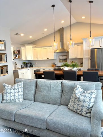 1277 Parkway Gardens Ct 211-C, Louisville, KY 40217