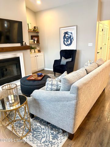 1277 Parkway Gardens Ct 211-C, Louisville, KY 40217