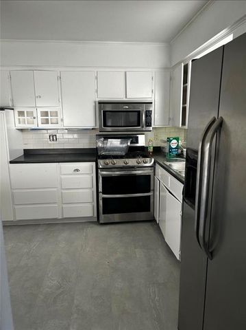 8844 Summit Street, Kansas City, MO 64114