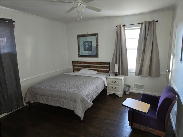 8844 Summit Street, Kansas City, MO 64114