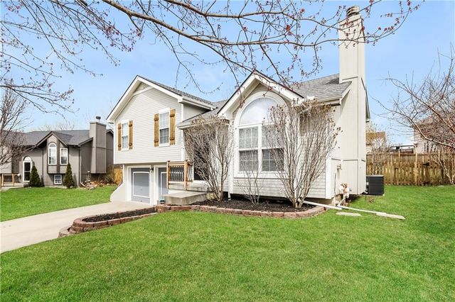 8424 NE 107th Court, Kansas City, MO 64157