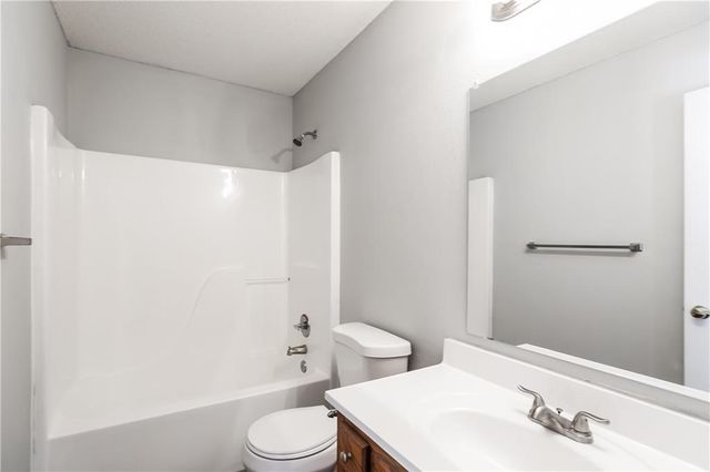 8424 NE 107th Court, Kansas City, MO 64157