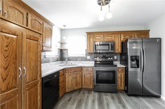 8424 NE 107th Court, Kansas City, MO 64157