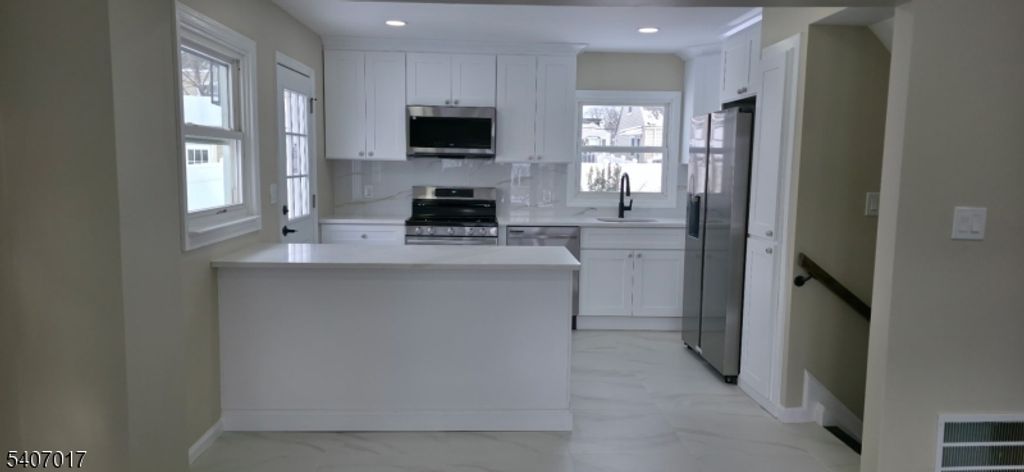 22 Robin Pl, Sayreville Boro, NJ 08859