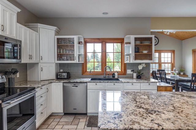 5193 HIGH POINTE DRIVE, Winneconne, WI 54986