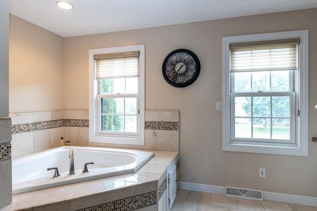 5193 HIGH POINTE DRIVE, Winneconne, WI 54986