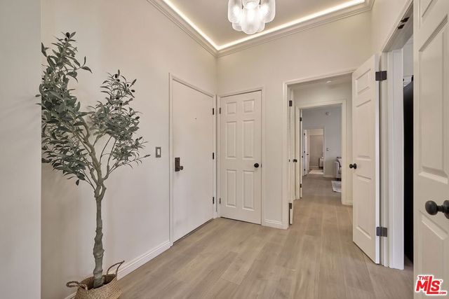 420 S Barrington Avenue 102, Los Angeles, CA 90049