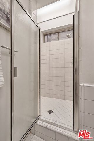 420 S Barrington Avenue 102, Los Angeles, CA 90049