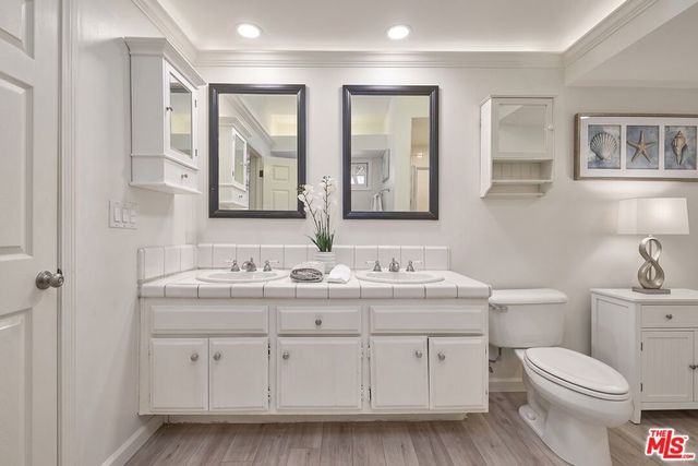 420 S Barrington Avenue 102, Los Angeles, CA 90049