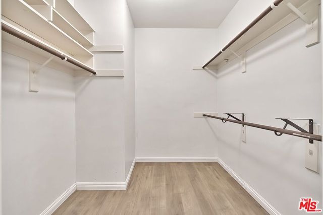 420 S Barrington Avenue 102, Los Angeles, CA 90049