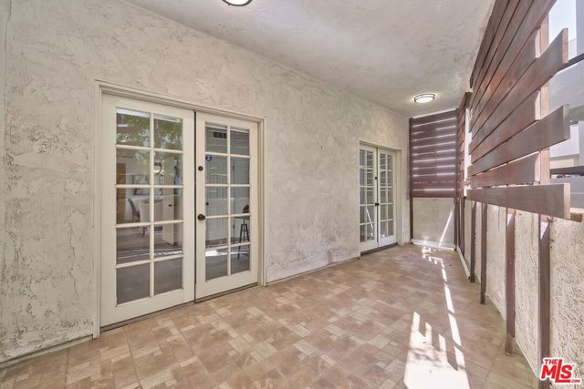 420 S Barrington Avenue 102, Los Angeles, CA 90049