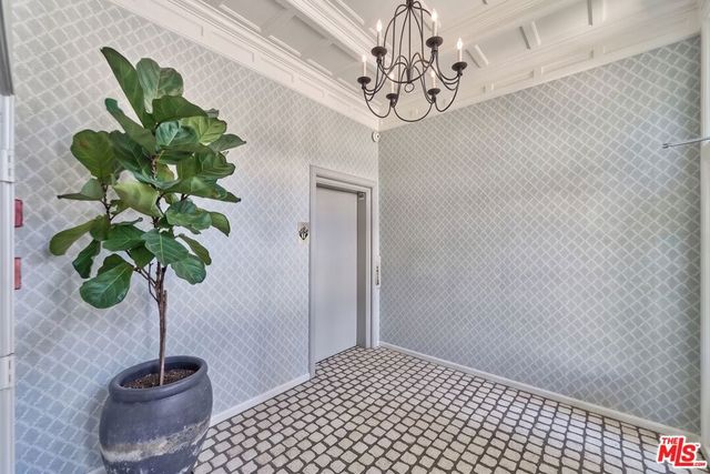 420 S Barrington Avenue 102, Los Angeles, CA 90049