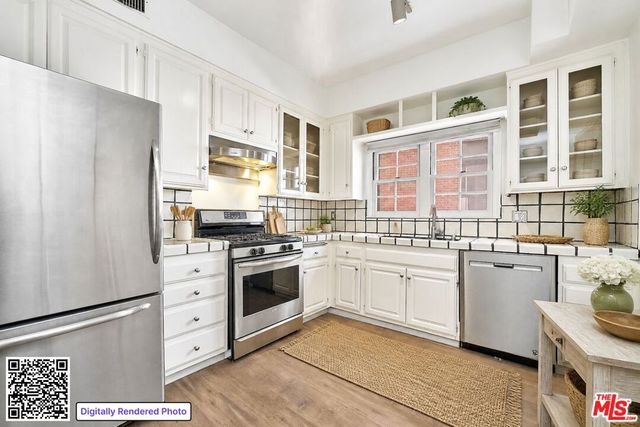 420 S Barrington Avenue 102, Los Angeles, CA 90049
