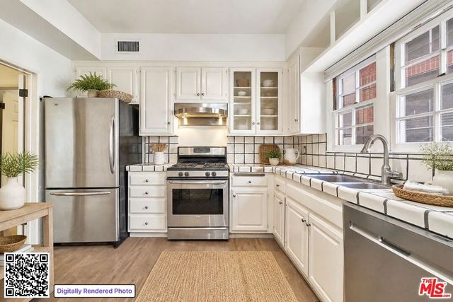 420 S Barrington Avenue 102, Los Angeles, CA 90049